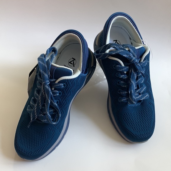 Zeba Step in sneakers, no bending over to put these on. Sapphire Blue size 8 NWT - Picture 11 of 13